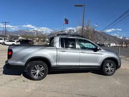 2017  Honda Ridgeline - Thumbnail 4