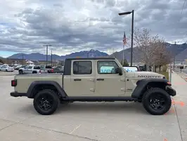 2022  Jeep Gladiator - Thumbnail 3