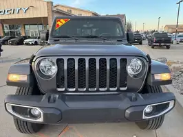 2023  Jeep Gladiator - Thumbnail 2