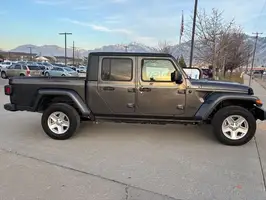 2023  Jeep Gladiator - Thumbnail 4