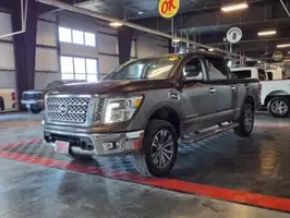 2017  Nissan Titan - Thumbnail 3