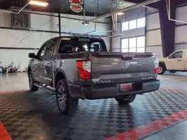2017  Nissan Titan - Thumbnail 4