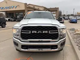 2024  Ram 2500 - Thumbnail 2