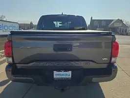 2018  Toyota Tacoma - Thumbnail 4