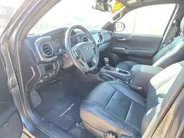 2018  Toyota Tacoma - Thumbnail 10
