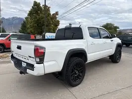 2019  Toyota Tacoma - Thumbnail 4