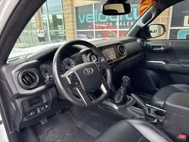 2019  Toyota Tacoma - Thumbnail 10