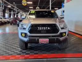 2020  Toyota Tacoma - Thumbnail 2