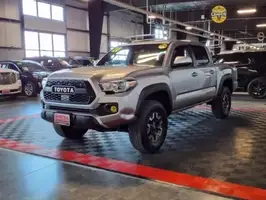 2020  Toyota Tacoma - Thumbnail 3