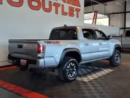 2020  Toyota Tacoma - Thumbnail 5